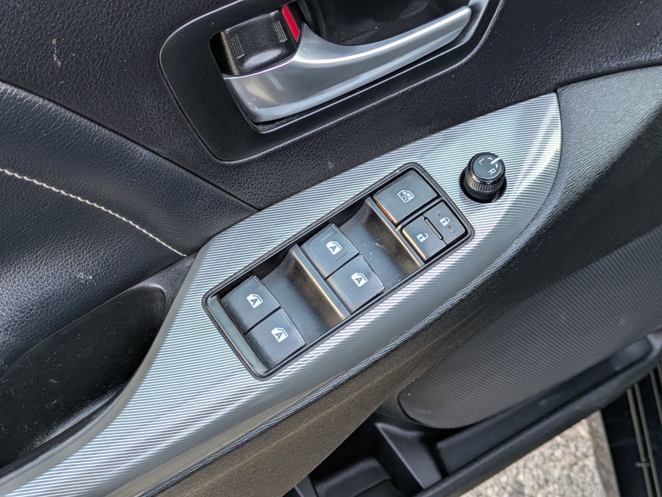 Used 2017 Toyota Sienna SE image 11