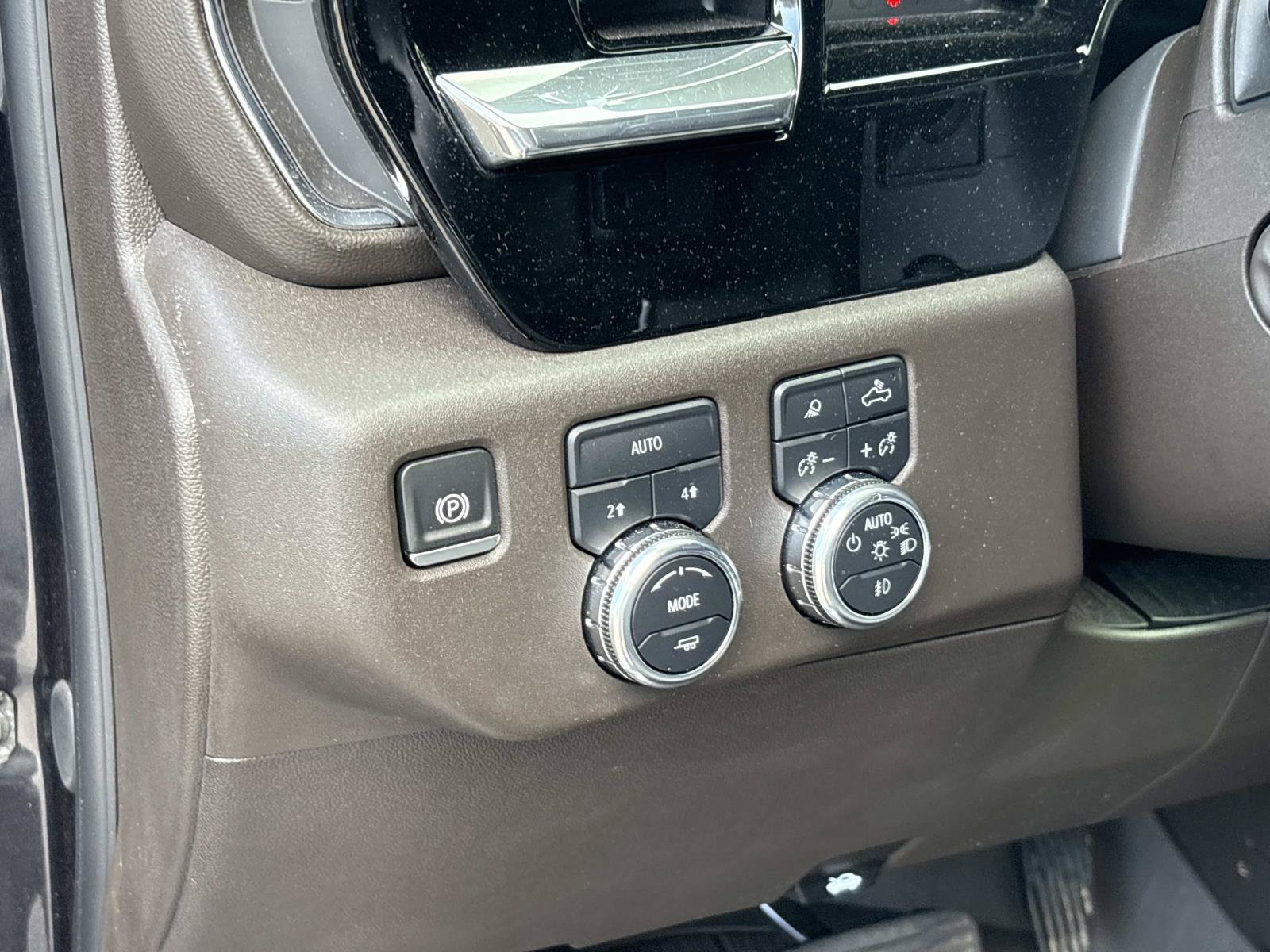 Used 2024 GMC Sierra 1500 SLT w/ SLT Premium Plus Package AWD/4WD image 19