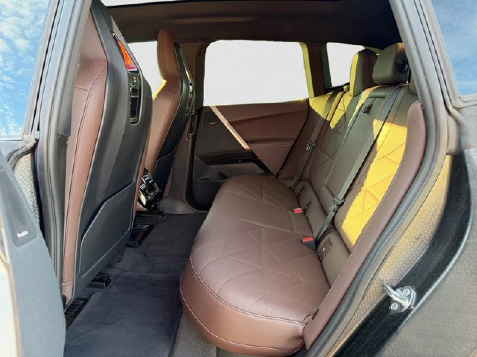 Used 2025 BMW iX xDrive50 w/ Convenience Package image 18