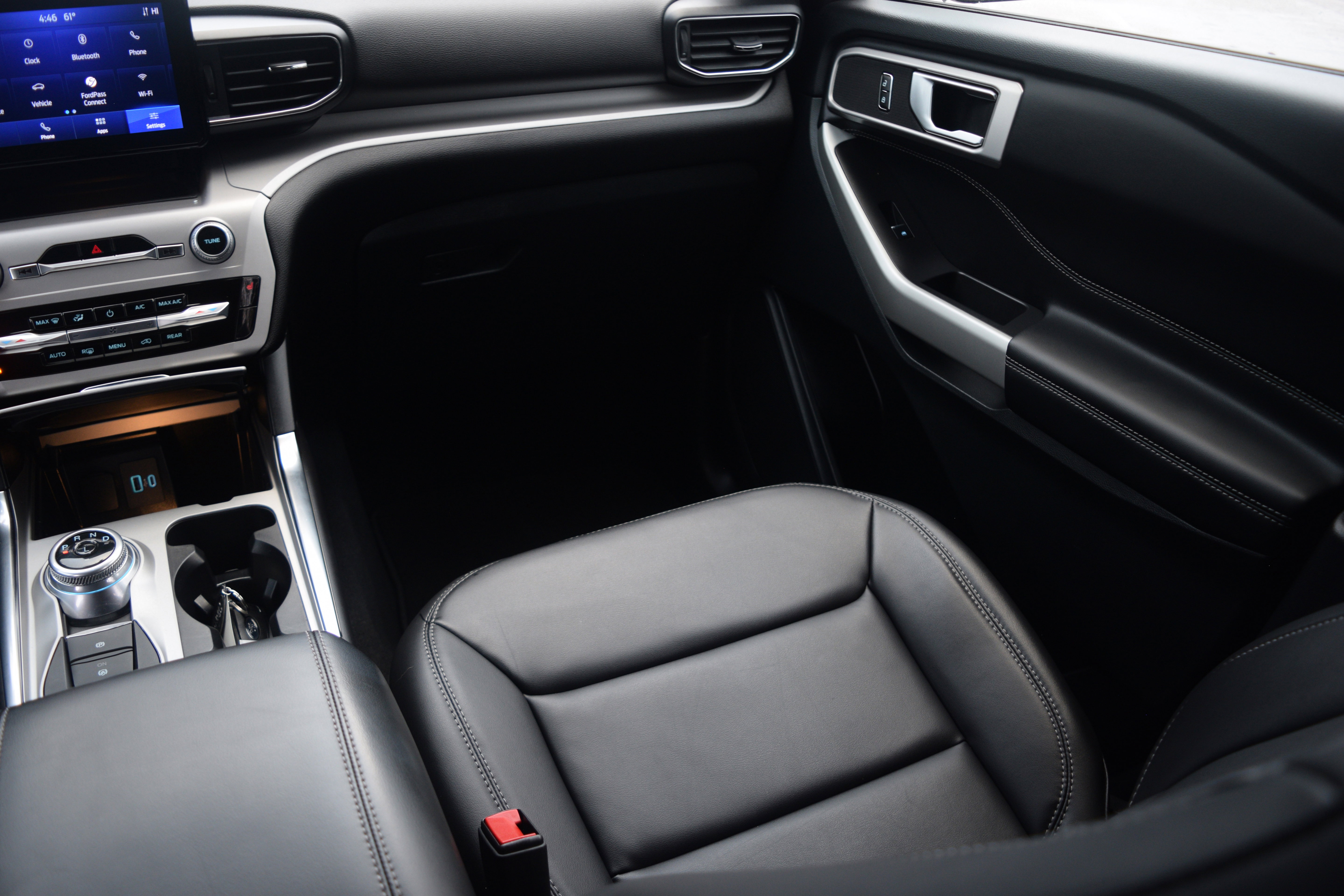 Used 2023 Ford Explorer XLT w/ Equipment Group 202A image 14