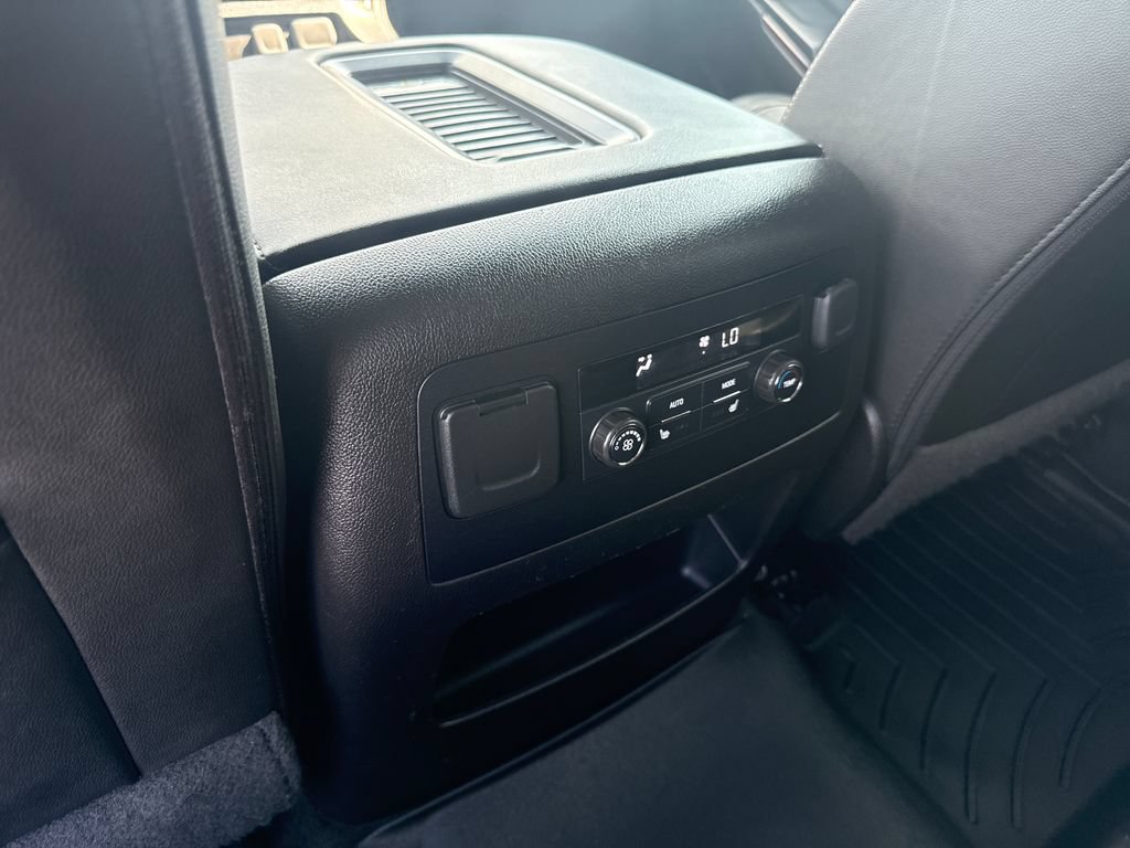 Certified 2017 GMC Yukon SLT AWD/4WD image 12