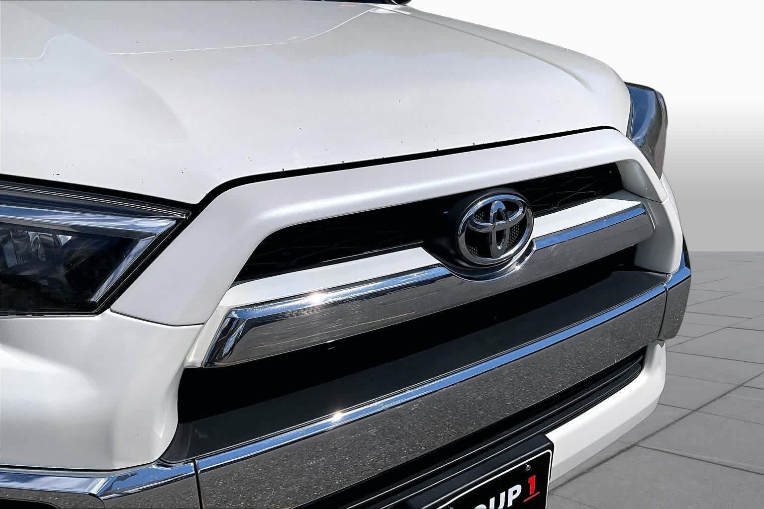 Used 2015 Toyota 4Runner Limited AWD/4WD image 31