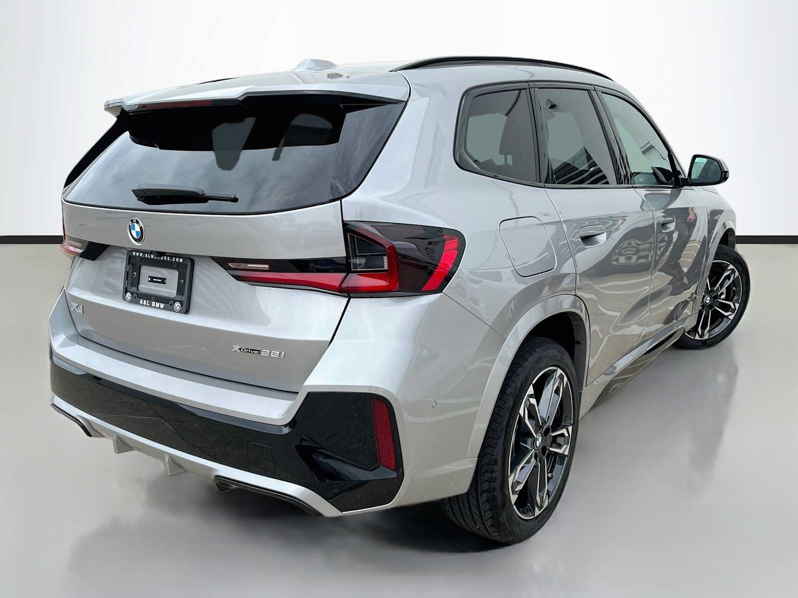 New 2027 BMW X1 xDrive28i AWD/4WD image 3