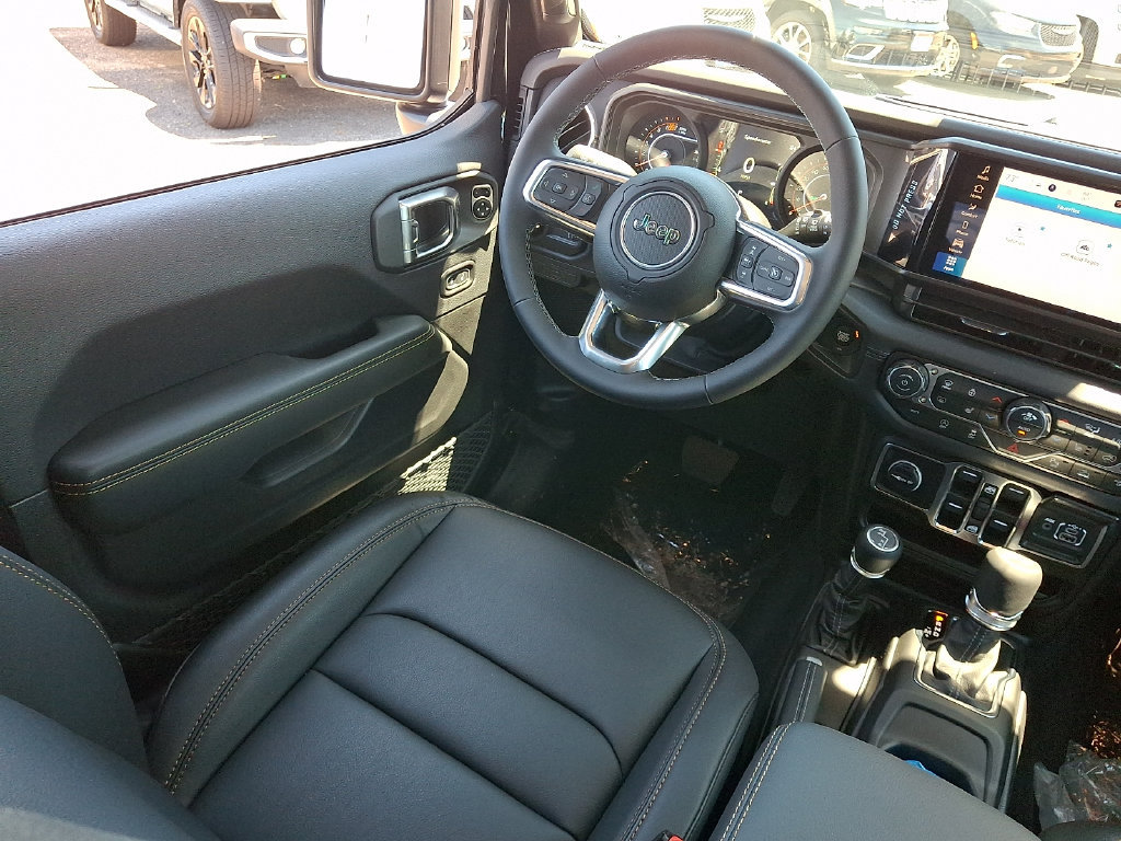 New 2026 Jeep Wrangler Unlimited Sahara w/ Safety Group AWD/4WD image 10
