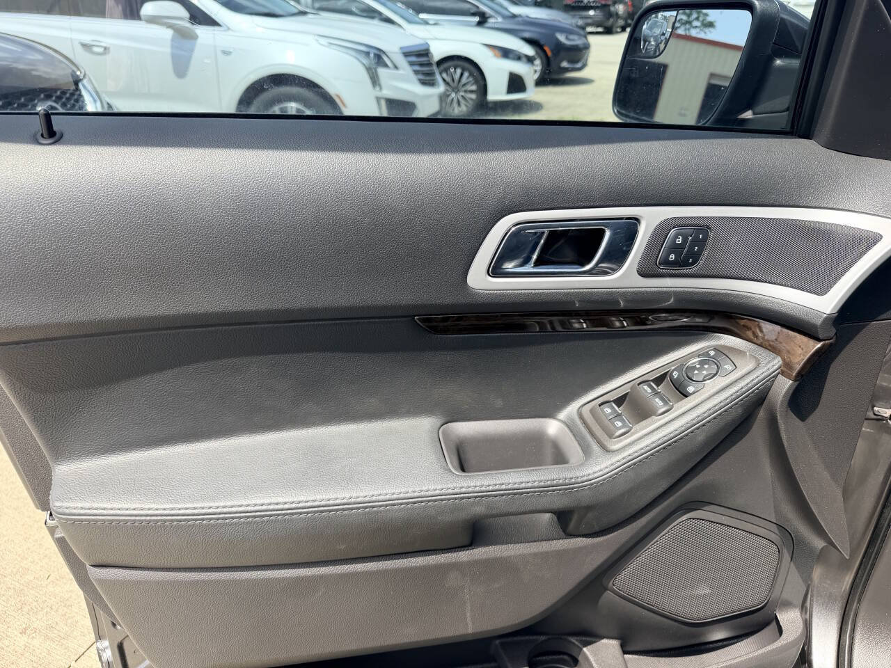 Used 2015 Ford Explorer Limited w/ Equipment Group 301A FWD image 12