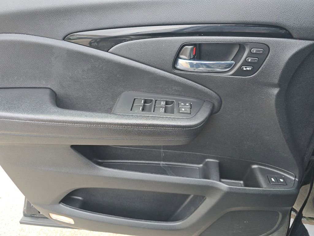 Used 2021 Honda Pilot Touring image 35