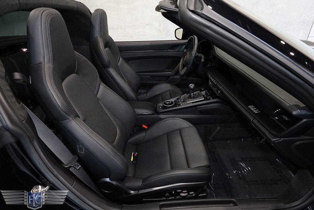 Used 2022 Porsche 911 50th Anniversary Edition image 16