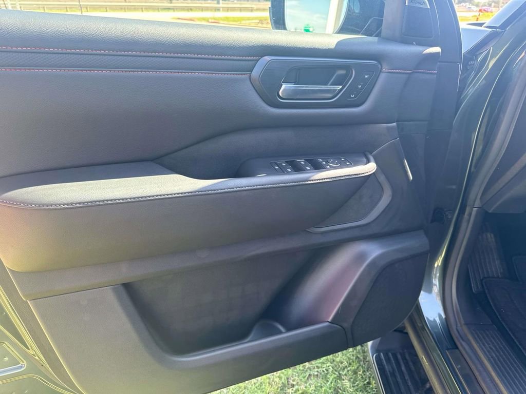 New 2026 Nissan Armada PRO-4X w/ Captain's Chari Seat Package AWD/4WD image 7