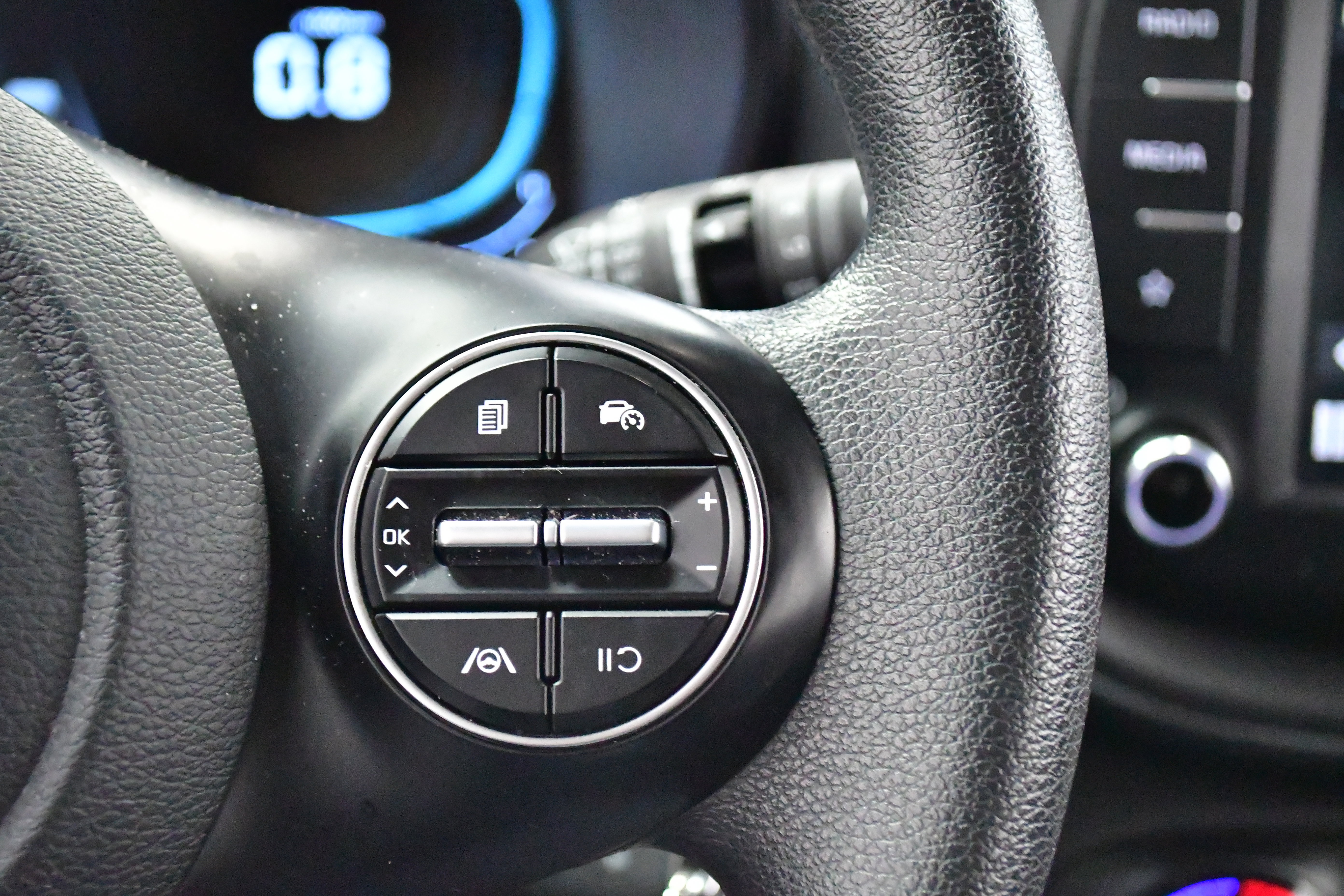Used 2025 Kia Soul LX w/ LX Technology Package FWD image 23