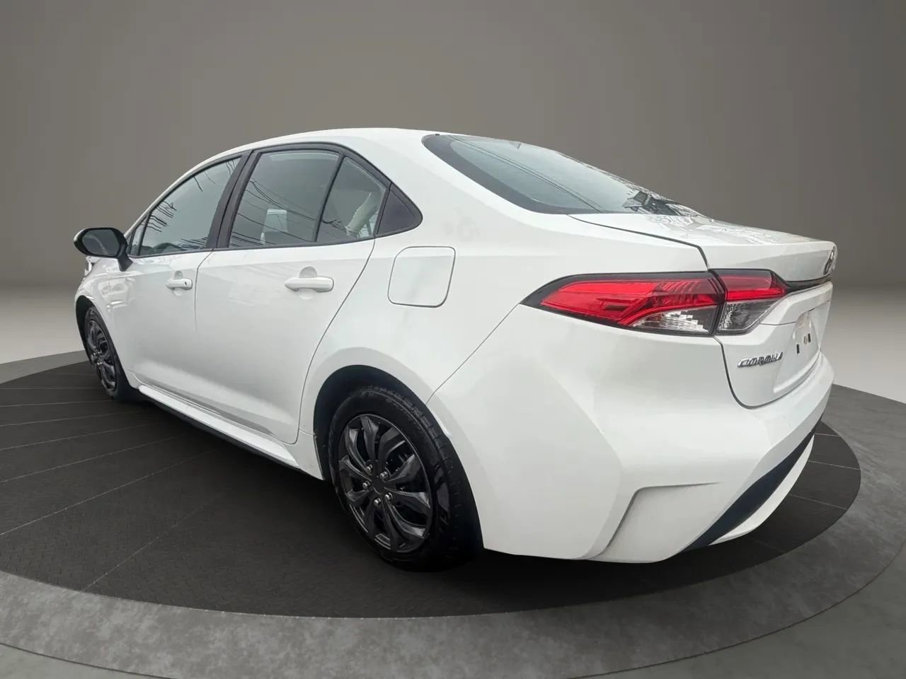 Used 2022 Toyota Corolla LE image 7