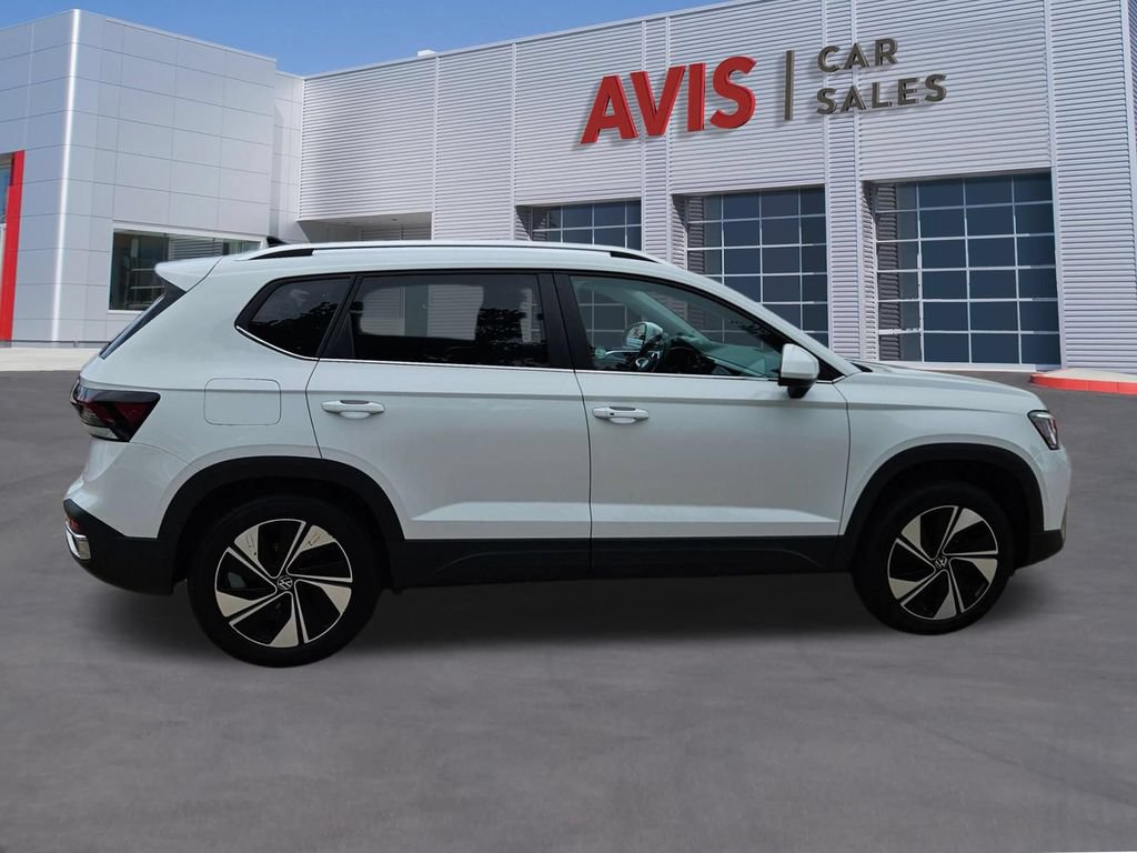 Used 2025 Volkswagen Taos SE AWD/4WD image 7