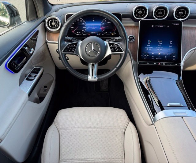 Used 2024 Mercedes-Benz GLC 300 4MATIC image 12