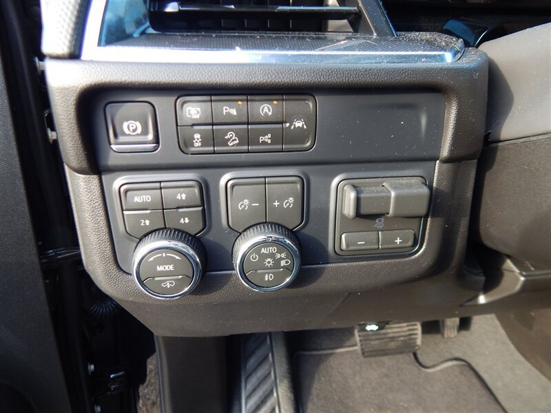 Used 2026 Chevrolet Suburban RST w/ RST Capability Package AWD/4WD image 29