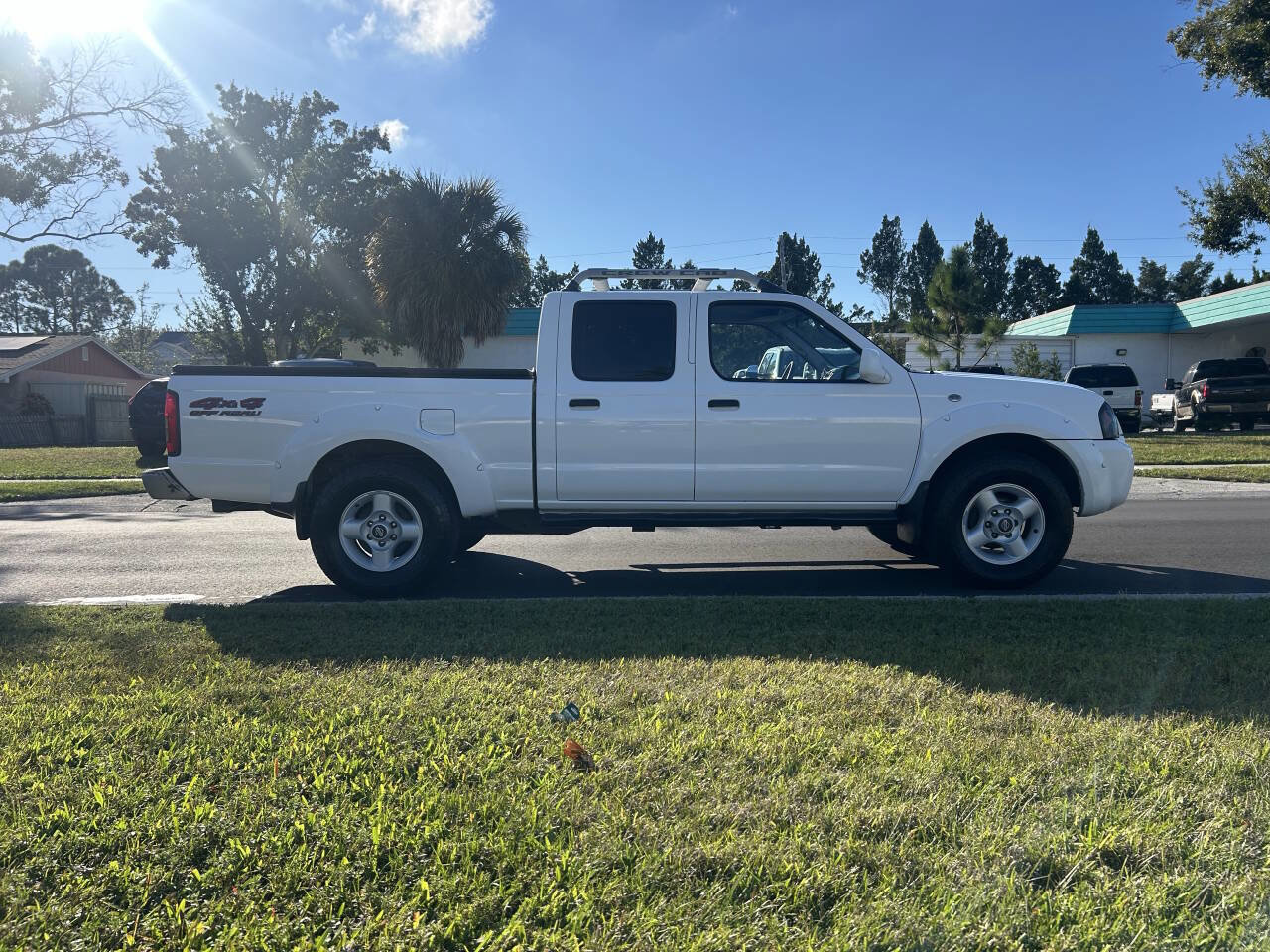 Used 2002 Nissan Frontier SE image 3