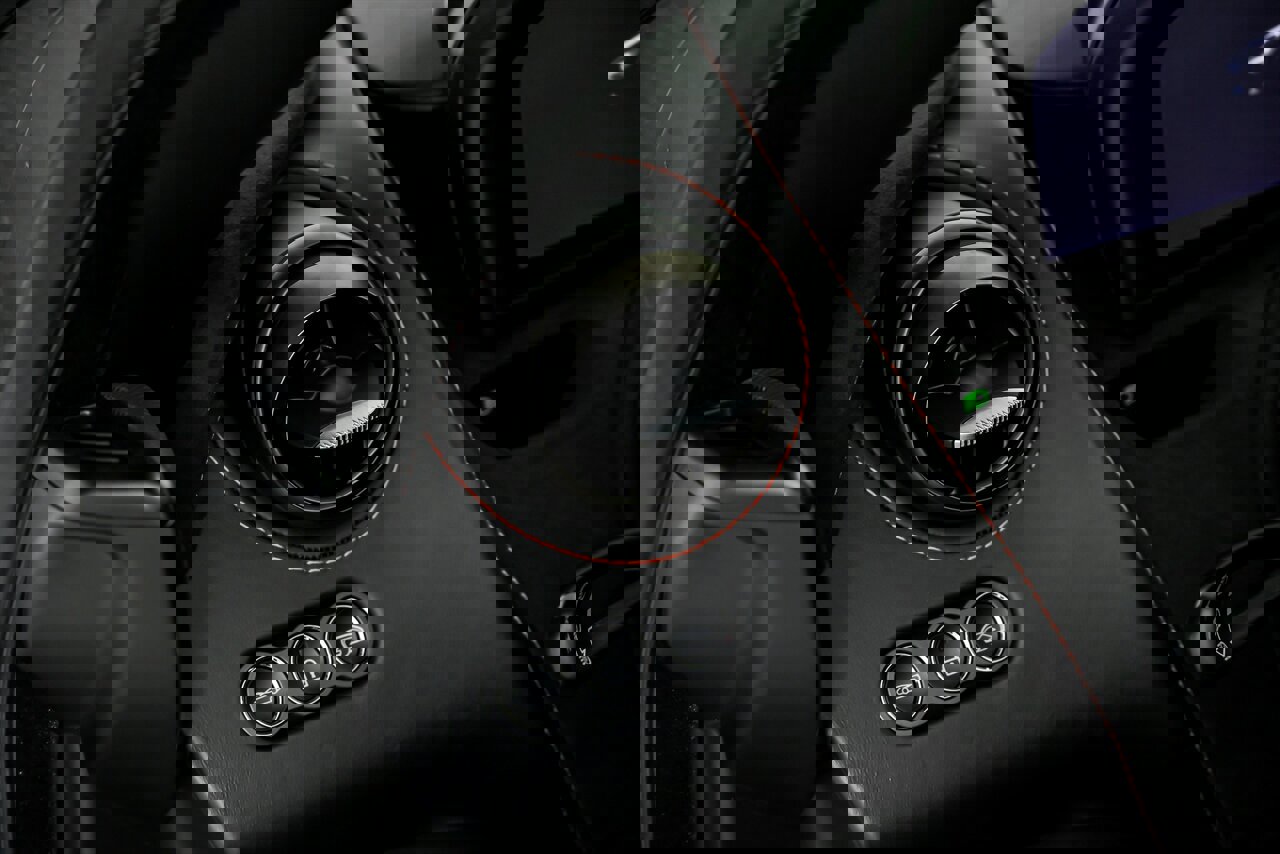 Used 2018 McLaren 720S image 25