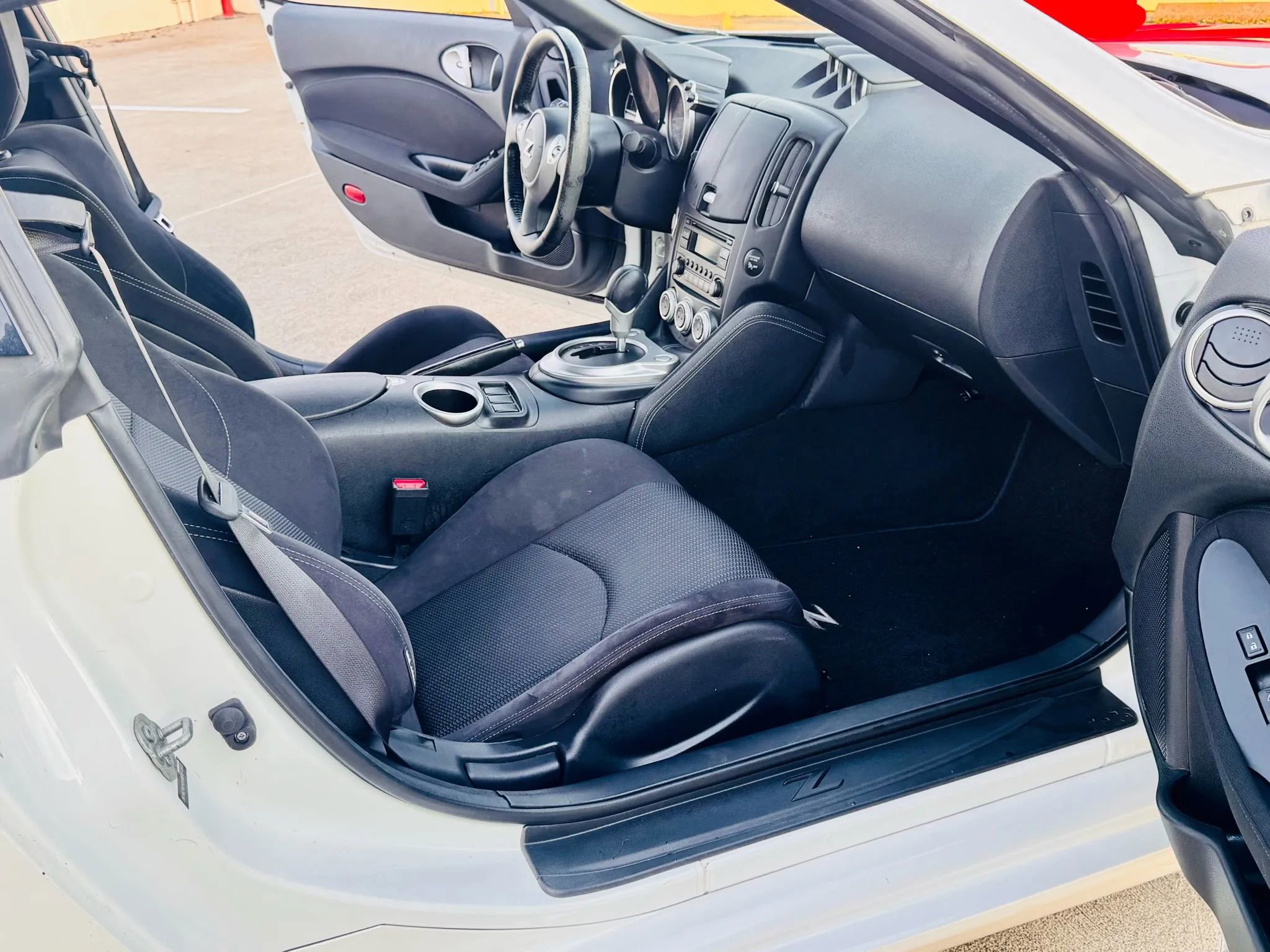 Used 2017 Nissan 370Z Touring image 14