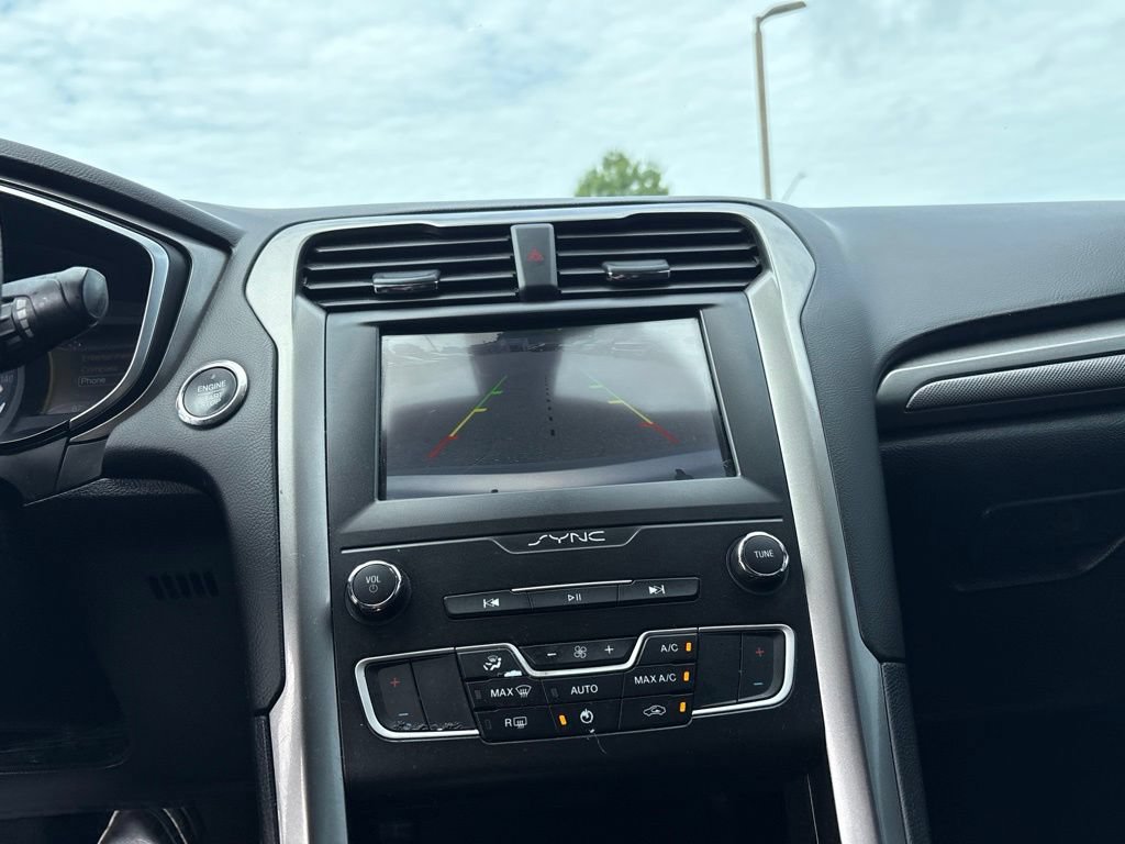Used 2019 Ford Fusion SE FWD image 17