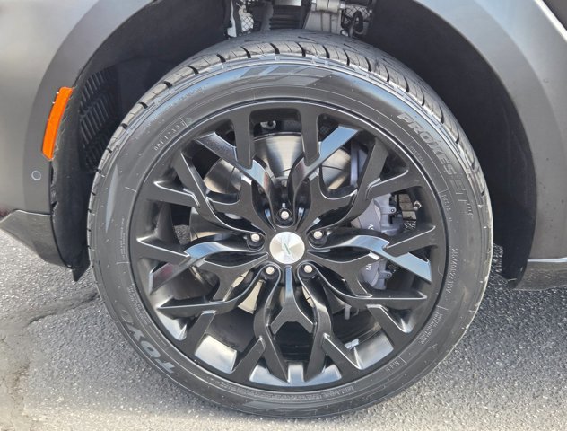 Used 2021 Aston Martin DBX AWD/4WD image 21