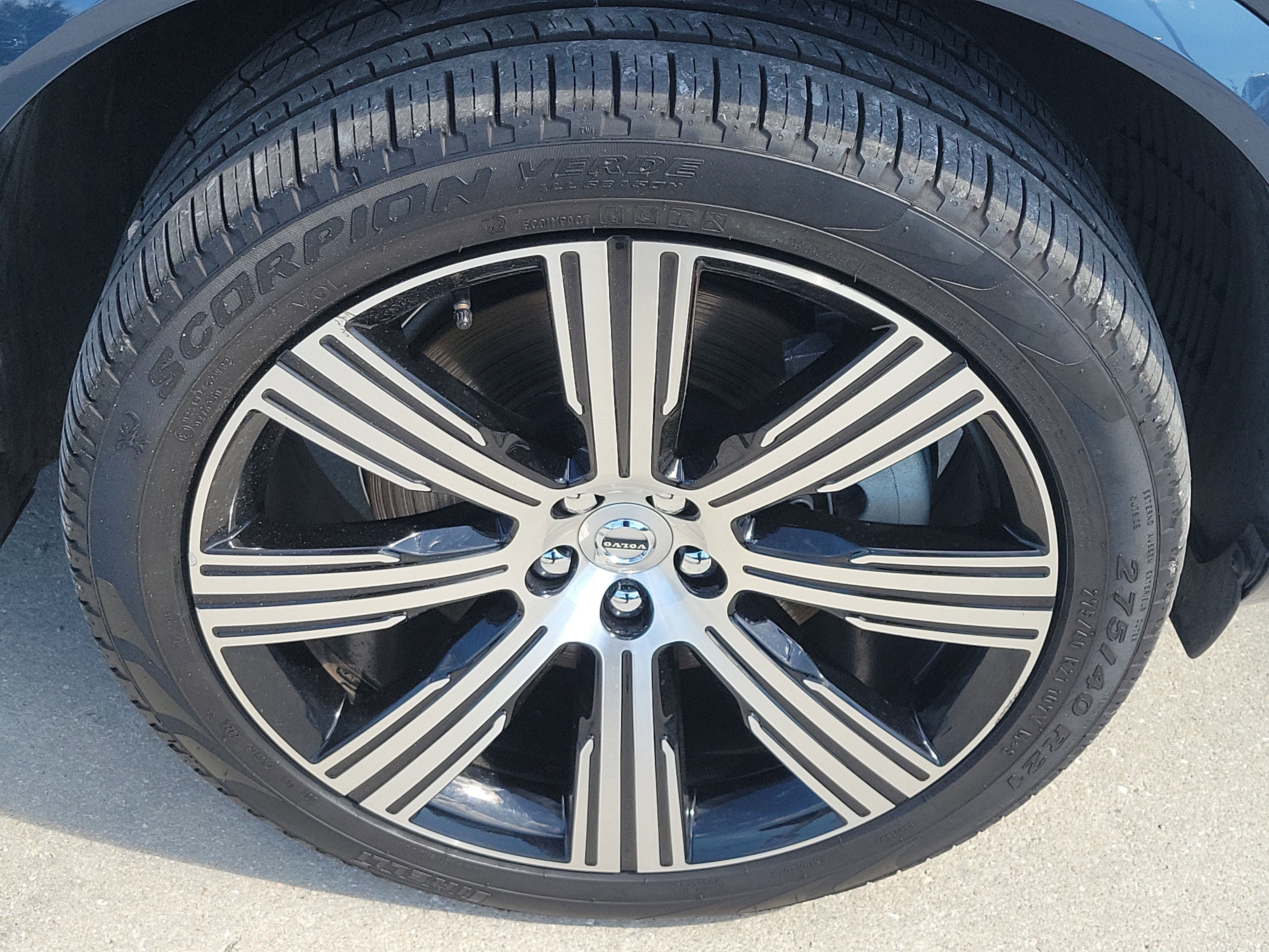 Used 2025 Volvo XC90 T8 Ultra w/ Protection Package Premier image 8