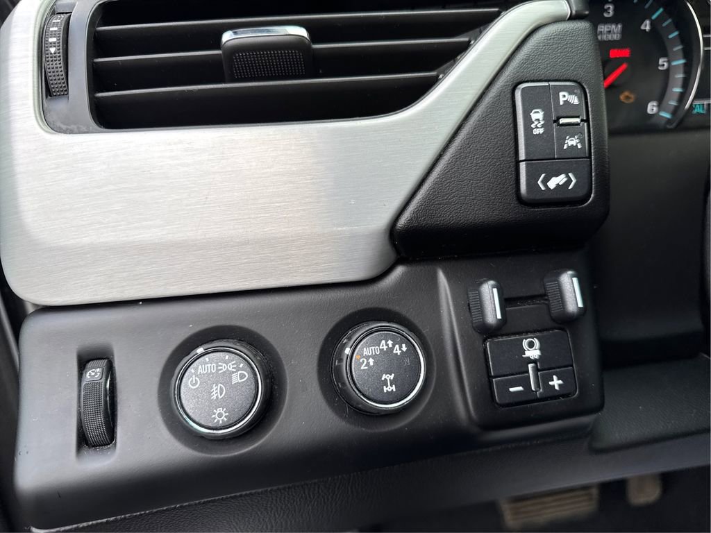 Used 2020 GMC Yukon XL SLT w/ HD Trailering Package image 17