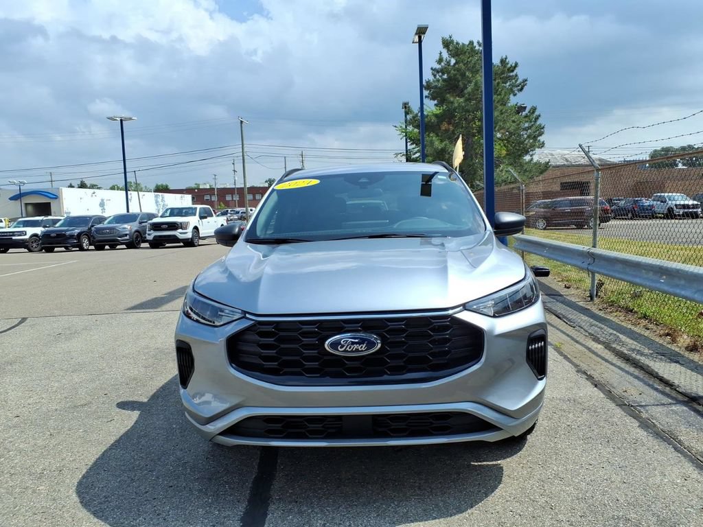 Used 2024 Ford Escape ST-Line w/ Tech Pack #1 AWD/4WD image 3