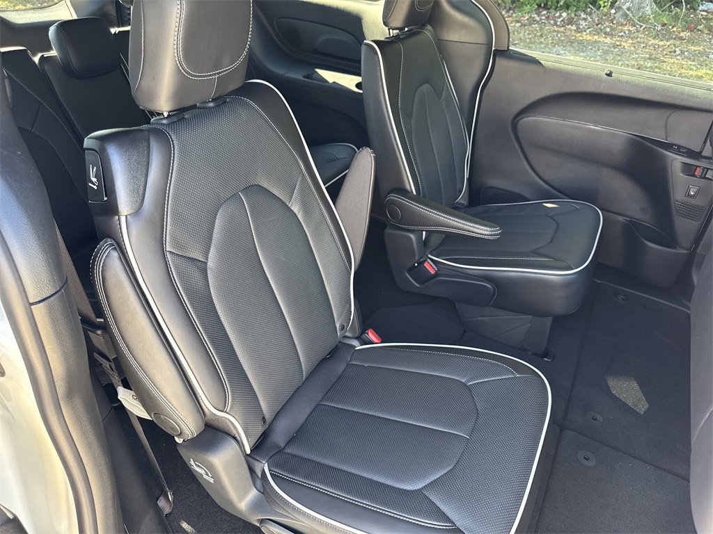 New 2026 Chrysler Pacifica Limited image 37
