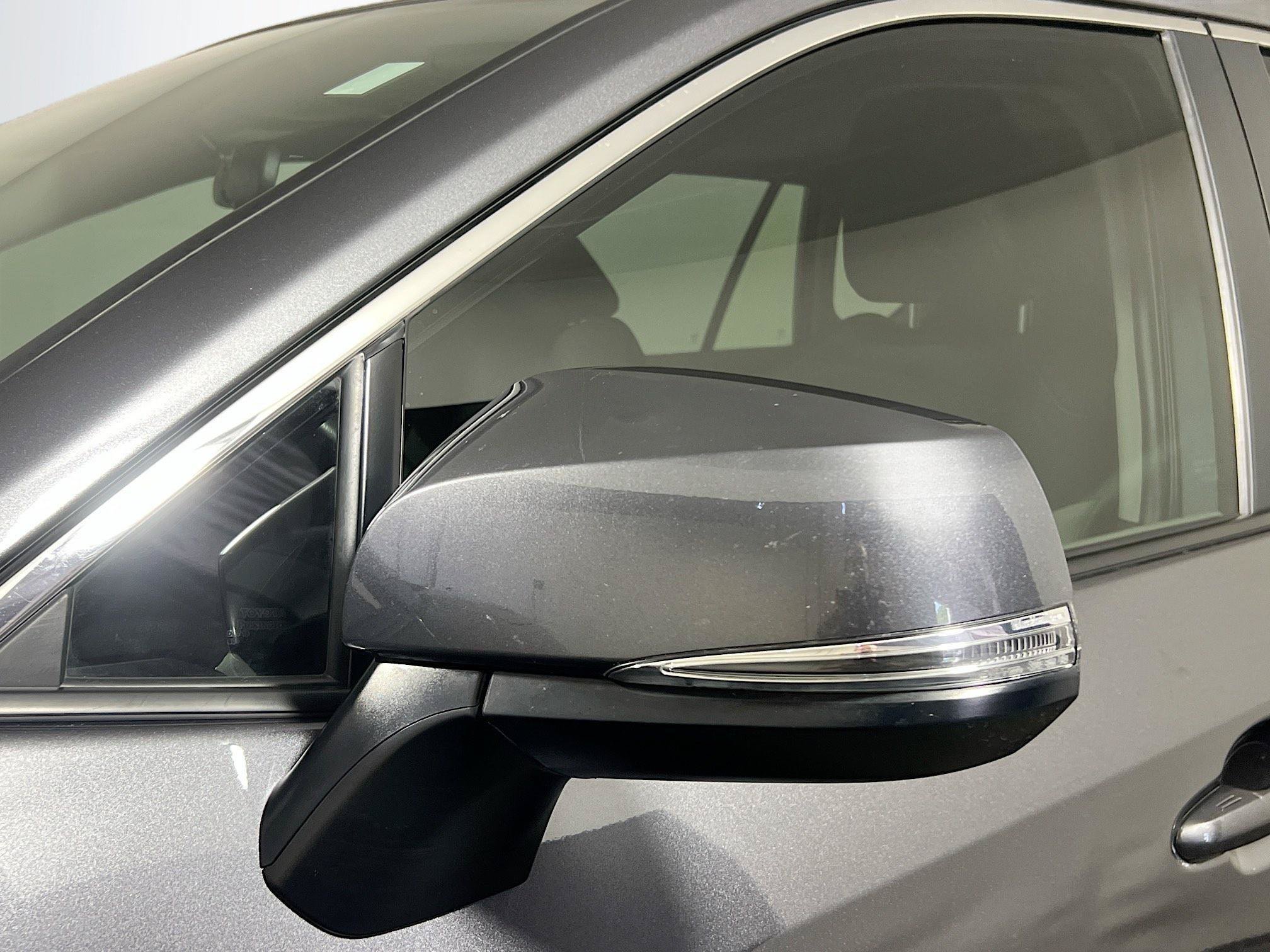 Used 2025 Toyota RAV4 XLE FWD image 12