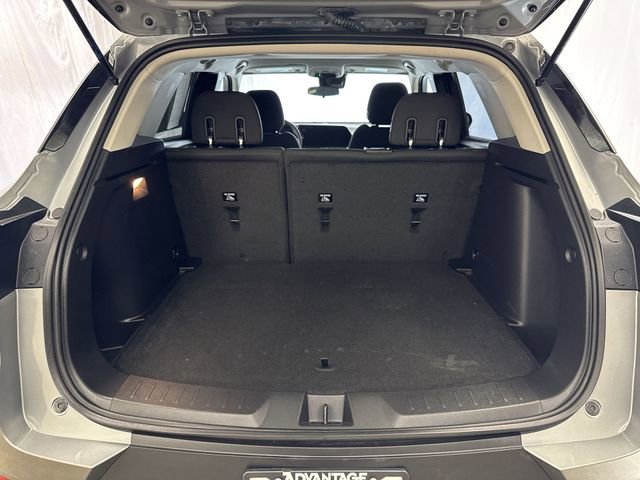 Used 2025 Chevrolet TrailBlazer LT w/ Driver Confidence Package FWD image 22