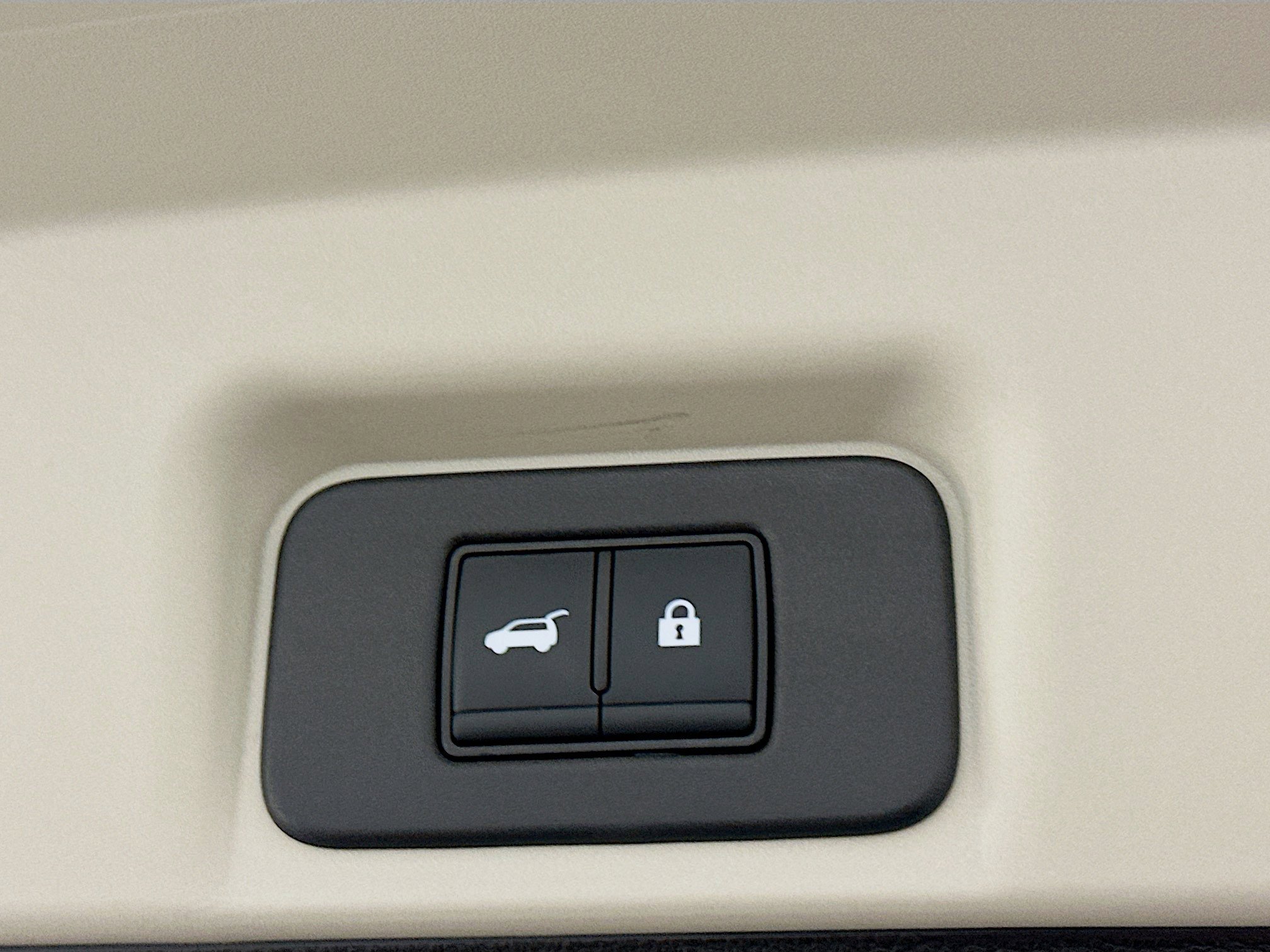 Used 2023 Nissan Ariya AWD image 32