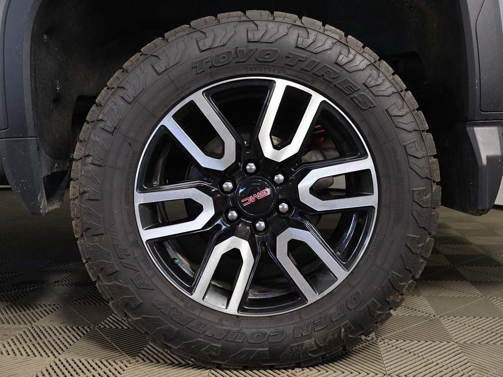 Used 2024 GMC Sierra 1500 AT4 w/ Technology Package AWD/4WD image 19