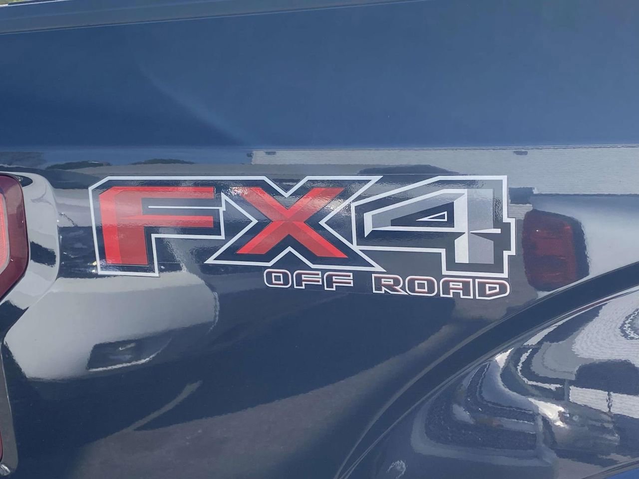 Used 2015 Ford F150 Lariat w/ Equipment Group 502A Luxury AWD/4WD image 11