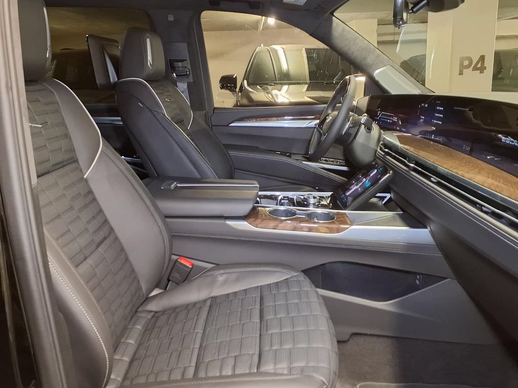 New 2026 Cadillac Escalade ESV Platinum Sport AWD/4WD image 6
