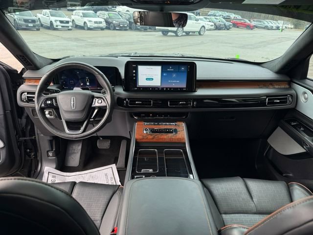 Used 2025 Lincoln Aviator Black Label w/ Jet Appearance Package image 18