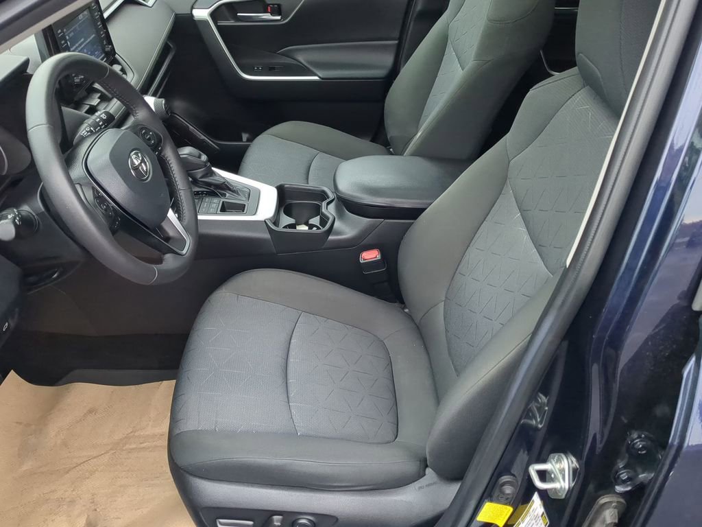 Used 2021 Toyota RAV4 XLE image 12