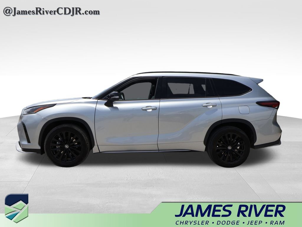 Used 2025 Toyota Highlander XSE AWD/4WD image 2