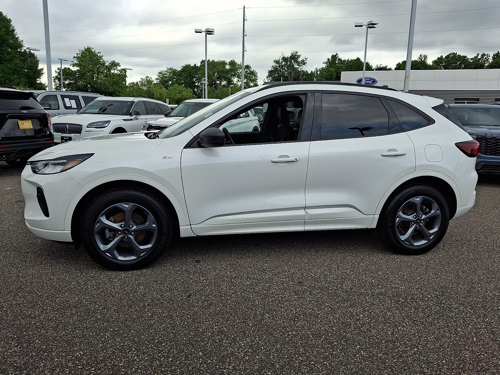 Certified 2023 Ford Escape ST-Line w/ Tech Pack #1 AWD/4WD image 6