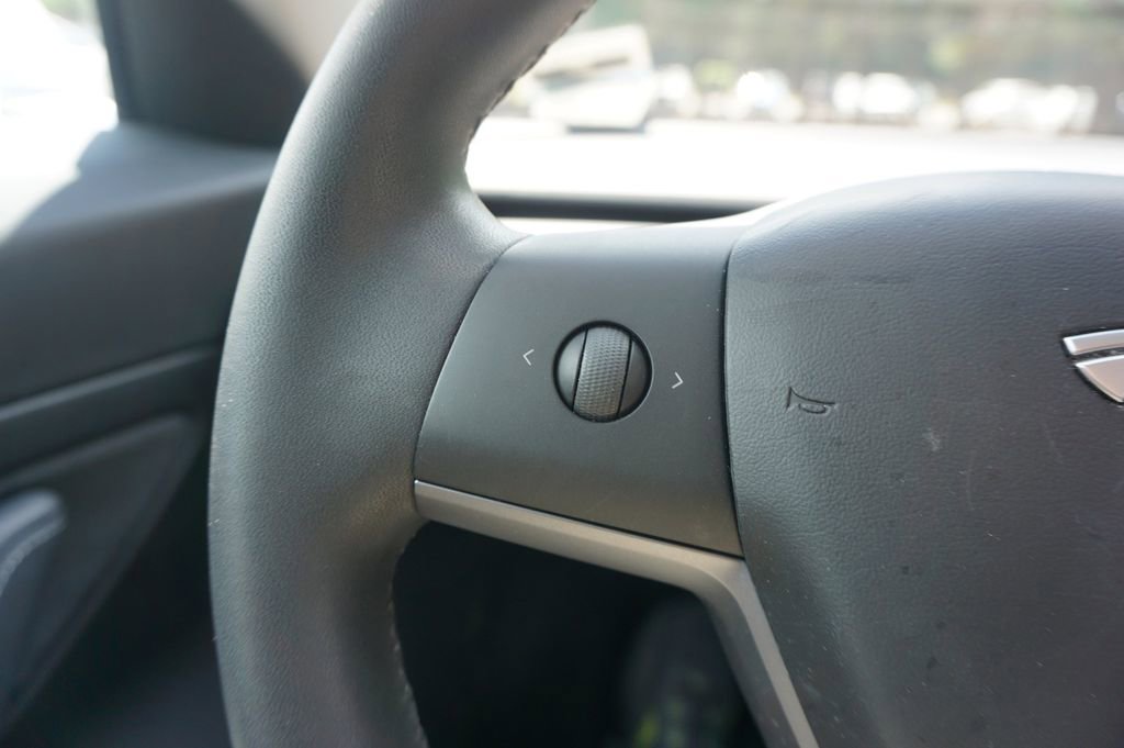 Used 2020 Tesla Model 3 Standard Range Plus RWD image 6
