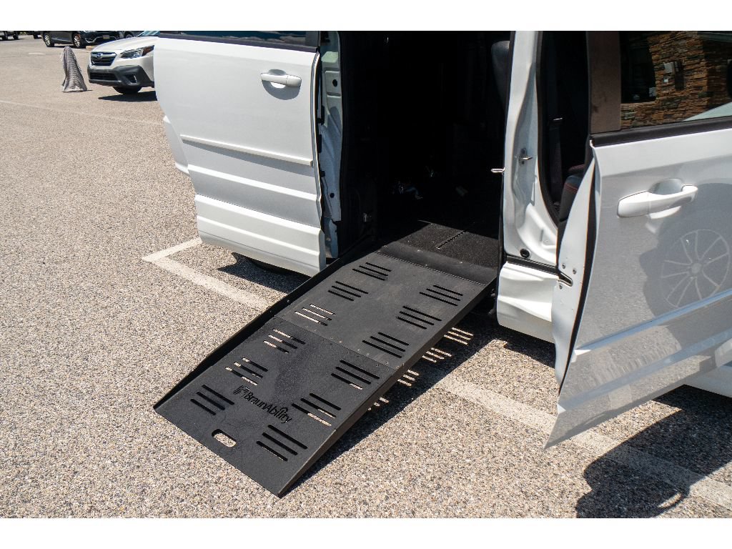 Used 2015 Dodge Grand Caravan R/T w/ Safety Sphere Group FWD image 23