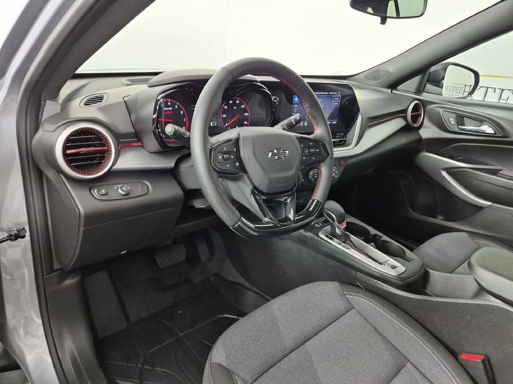 Used 2026 Chevrolet Trax RS w/ Sunroof Package FWD image 16