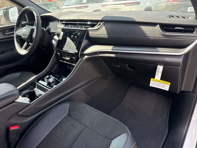 New 2025 Jeep Grand Cherokee L Altitude RWD image 28