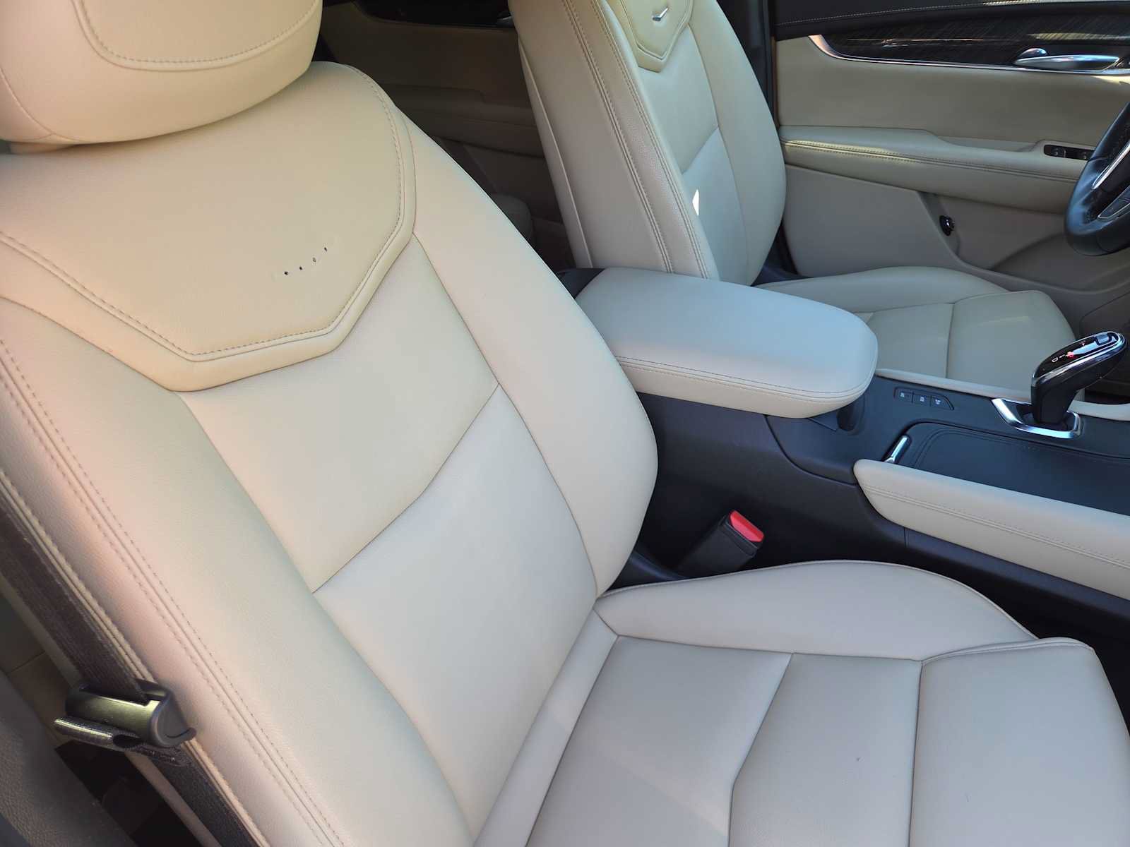 Used 2019 Cadillac XT5 AWD image 28
