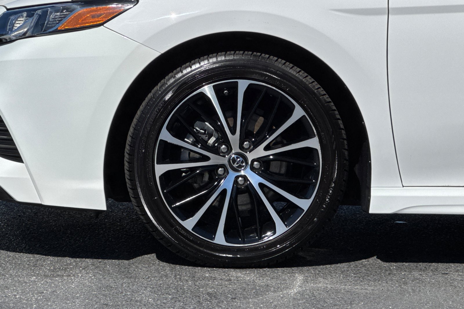 Certified 2019 Toyota Camry SE w/ Convenience Package FWD image 13