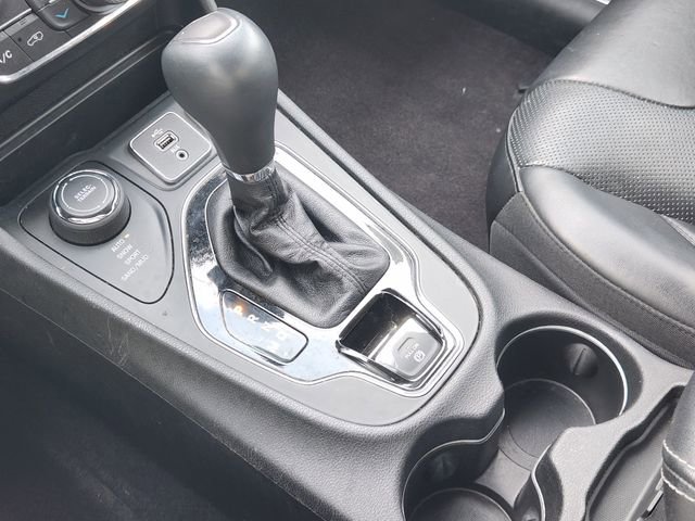 Used 2019 Jeep Cherokee Limited image 18