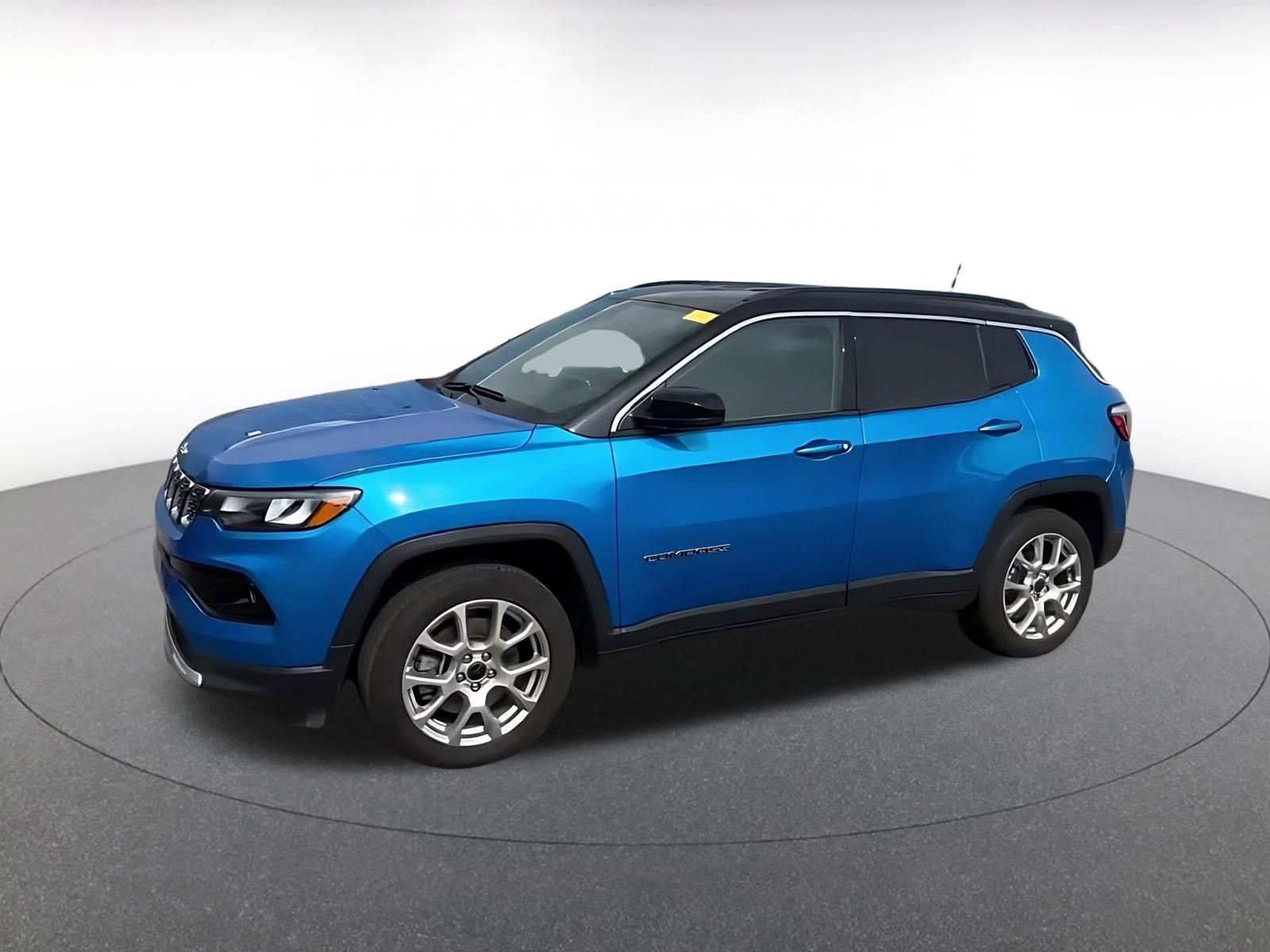 Used 2025 Jeep Compass Limited AWD/4WD image 8