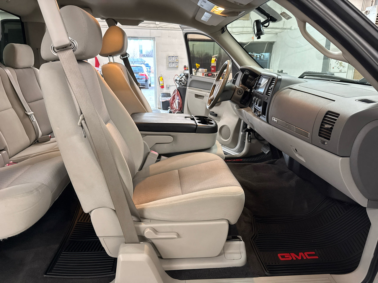 Used 2010 GMC Sierra 1500 SLE w/ Texas Edition image 39