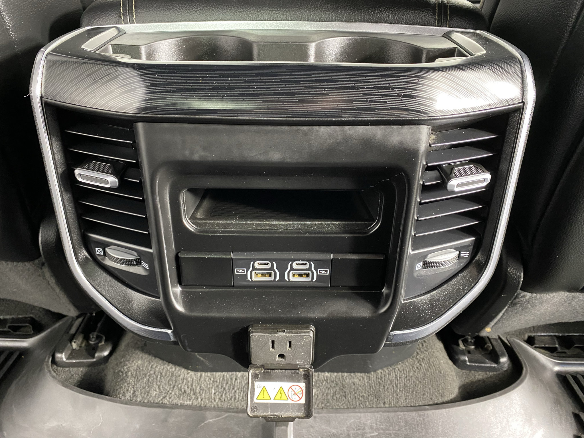 Used 2023 RAM 1500 Laramie AWD/4WD image 19