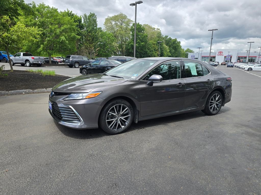 Used 2023 Toyota Camry XLE FWD image 3
