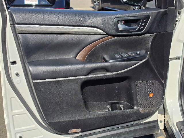 Used 2018 Toyota Highlander Limited AWD/4WD image 19