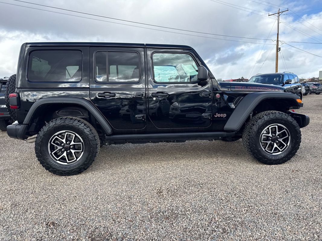 Used 2025 Jeep Wrangler Unlimited Rubicon image 2