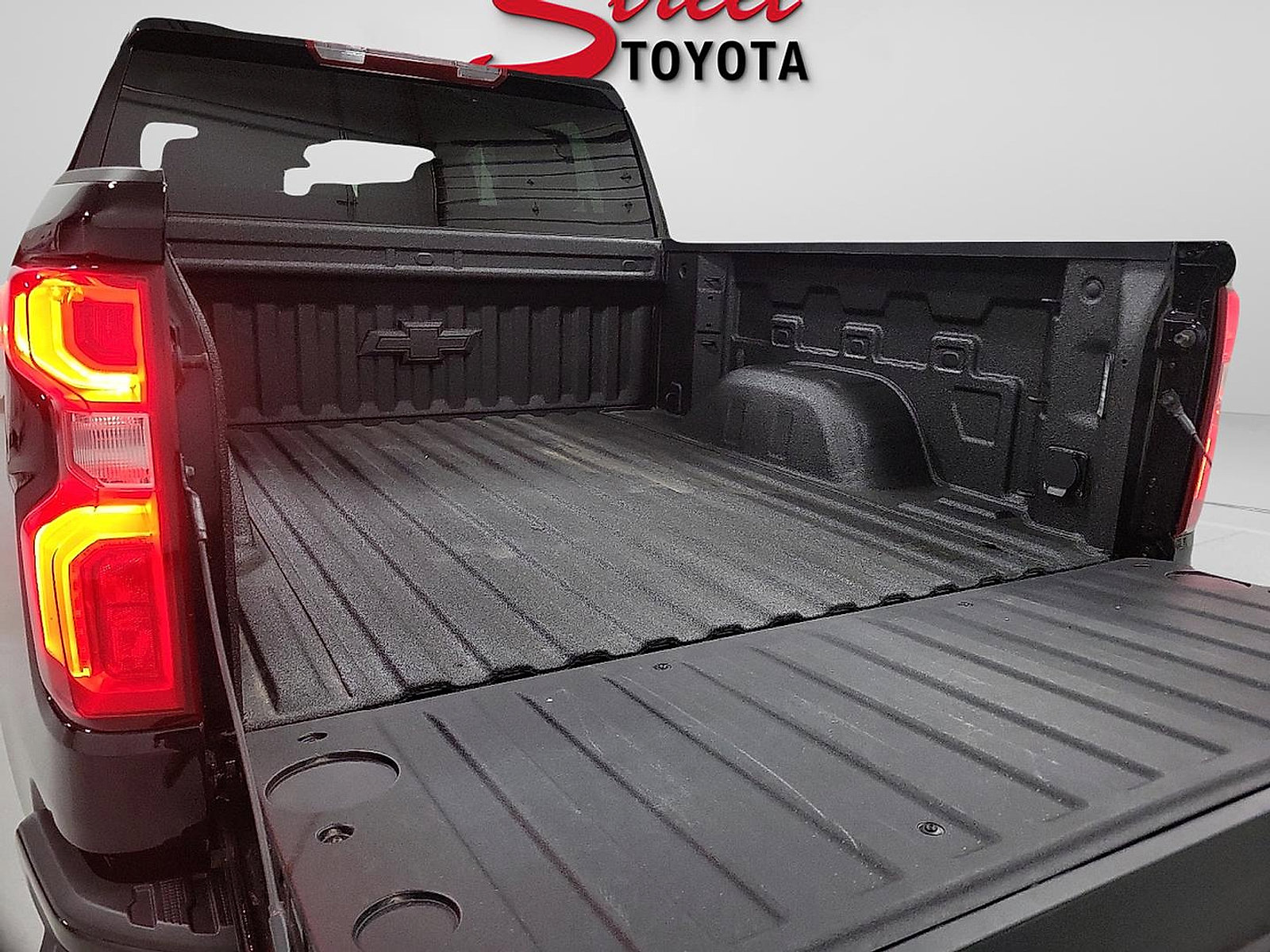 Used 2026 Chevrolet Silverado 1500 RST w/ Redline Edition AWD/4WD image 19